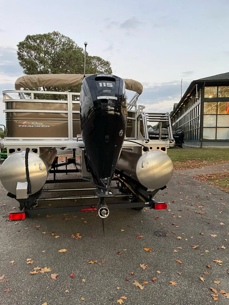 Slide: The Image of Sun Tracker SportFish 20 DLX 2025 - 92