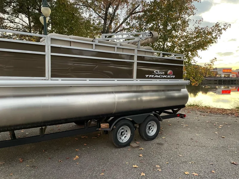 Slide: The Image of Sun Tracker SportFish 20 DLX 2025 - 94