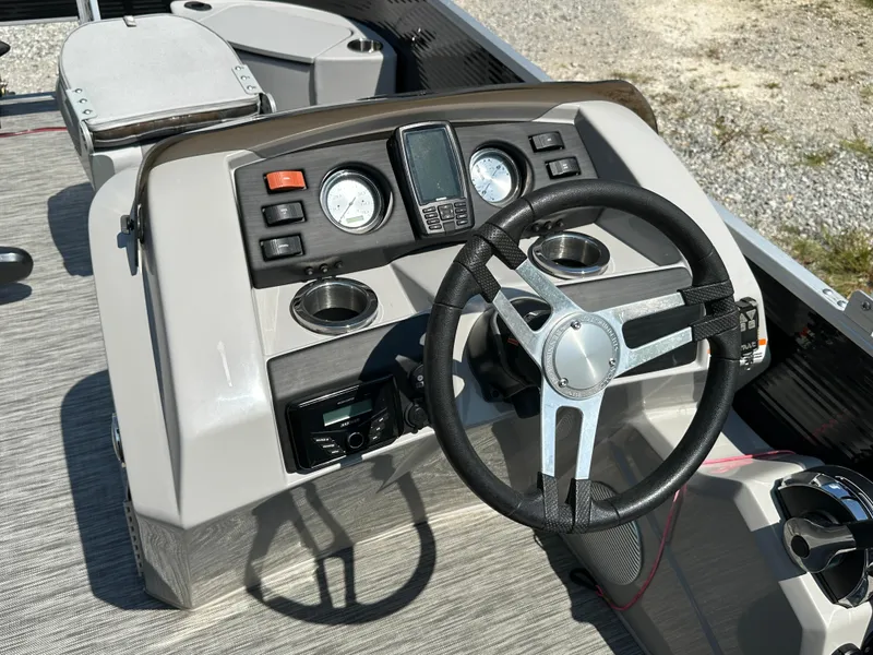 Slide: The Image of 2020 Bennington SX 20 SFX boat dashboard with steering wheel and gauges. - 15