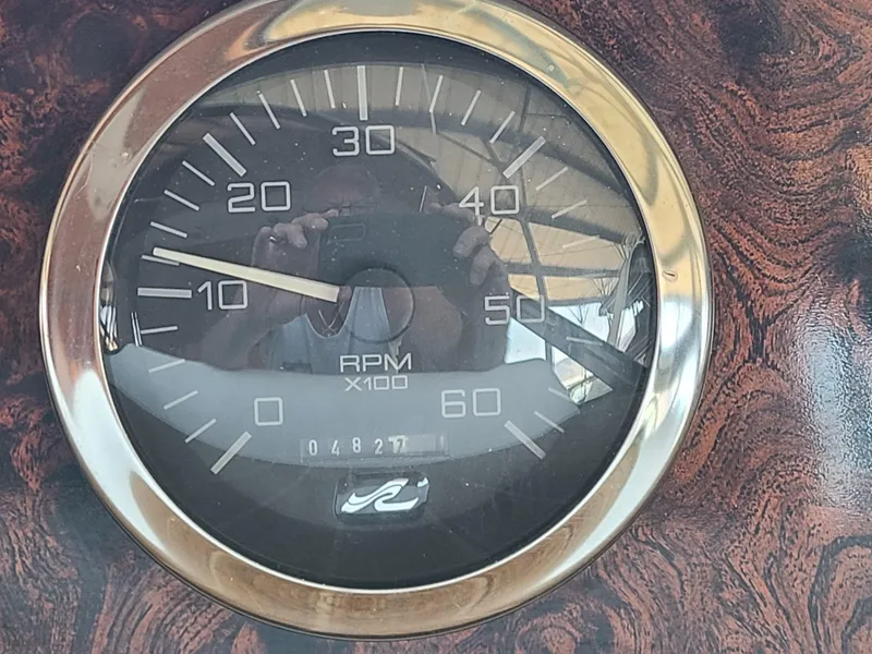 Slide: The Image of Tachometer of 1998 Sea Ray 400 Sundancer showing RPM. - 5
