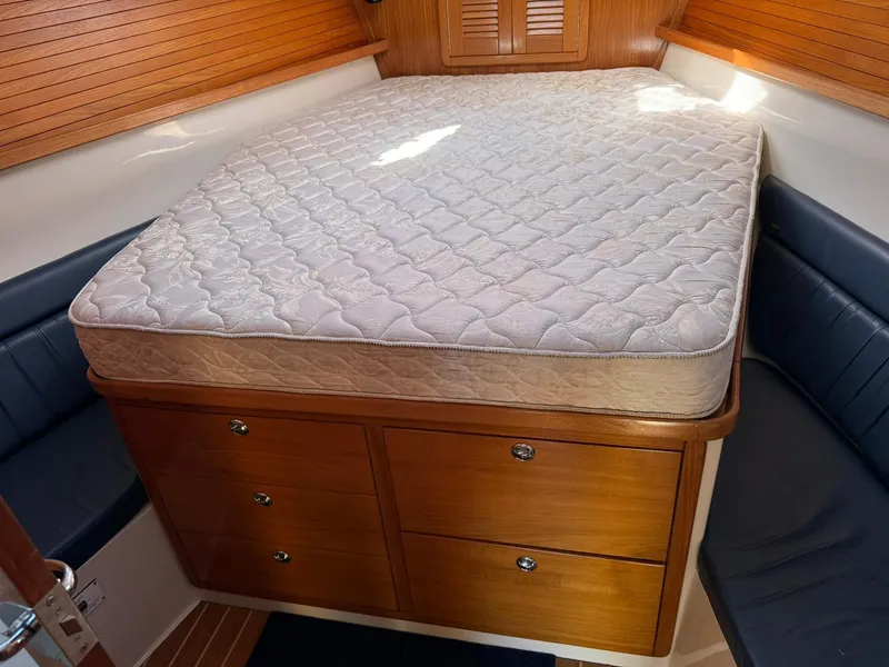 Slide: The Image of Catalina 42 MkII 2004 - 56