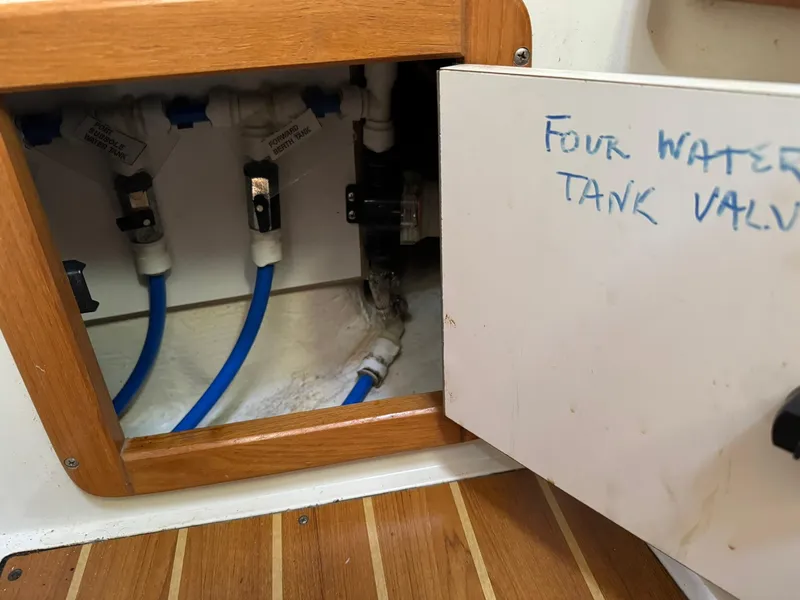 Slide: The Image of Catalina 42 MkII 2004 - 64