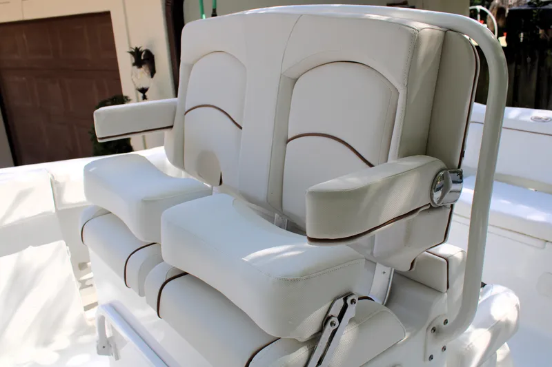 Slide: The Image of 2018 Sea Hunt Ultra 255 SE boat seating, white leather upholstery, dual armrests. - 23