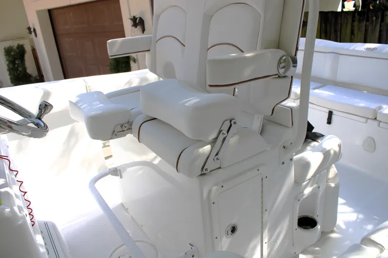 Slide: The Image of 2018 Sea Hunt Ultra 255 SE boat seat with white cushioned design. - 24