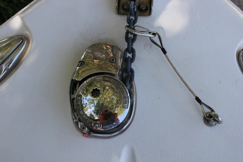 Slide: The Image of Anchor chain mechanism on 2018 Sea Hunt Ultra 255 SE boat. - 37