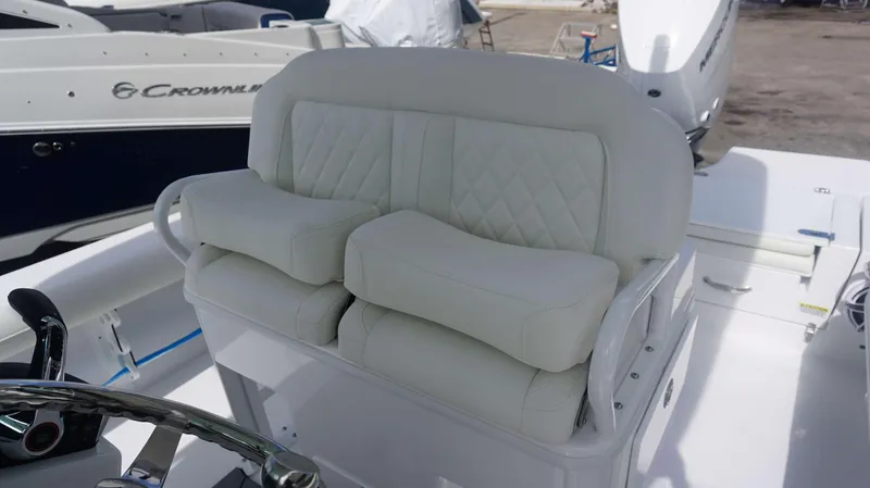 Slide: The Image of 2025 Everglades 253 CC boat with white cushioned seating and steering wheel. - 9