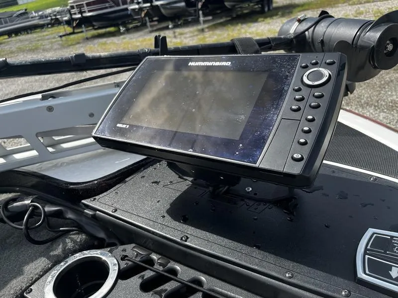 Slide: The Image of Fishfinder on 2018 Nitro Z21 boat dashboard, featuring Humminbird electronics. - 8