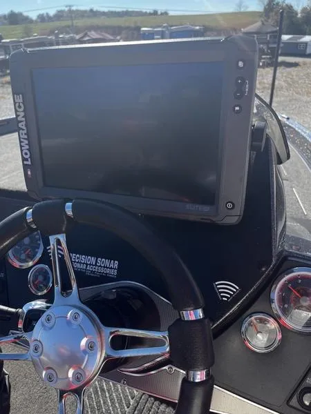 Slide: The Image of 2018 Ranger Z519 boat dashboard with Lowrance sonar display and steering wheel. - 5