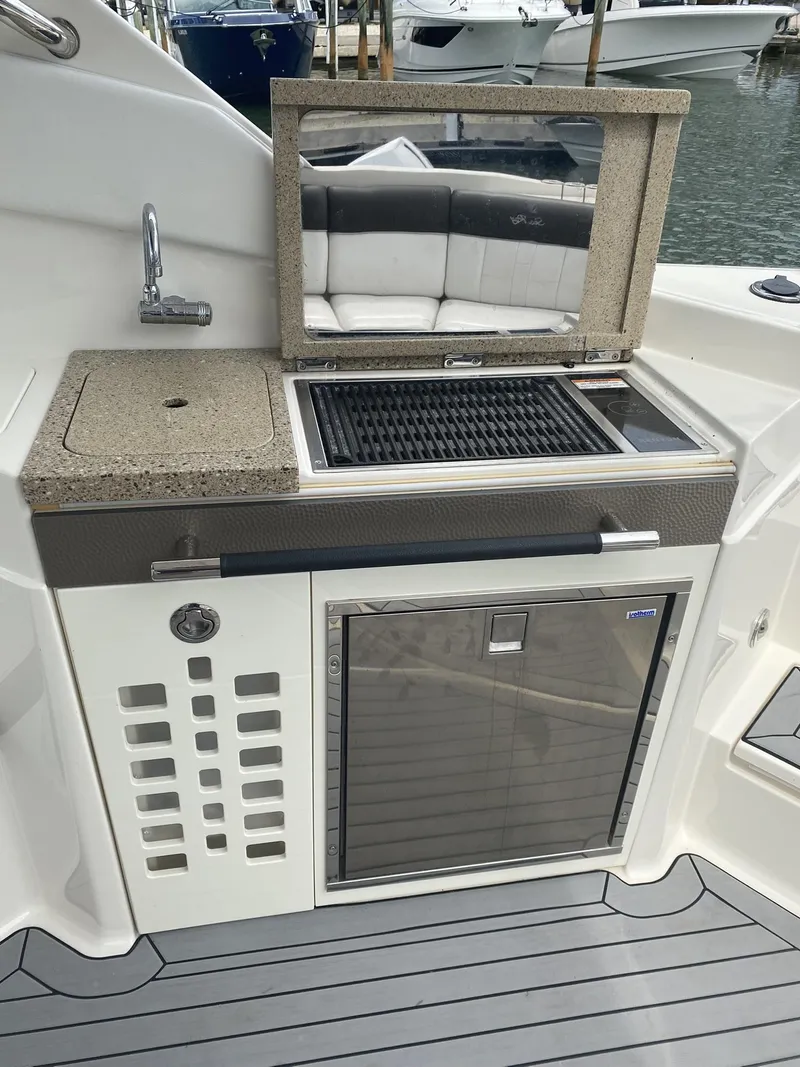 Slide: The Image of 2016 Sea Ray 350 SLX boat with outdoor kitchen and grill. - 14