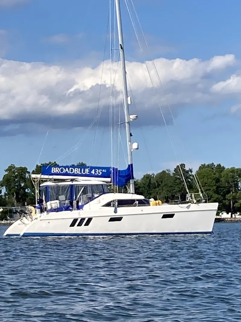 Slide: The Image of 2010 Broadblue 435 catamaran sailing on a calm lake under a blue sky. - 10