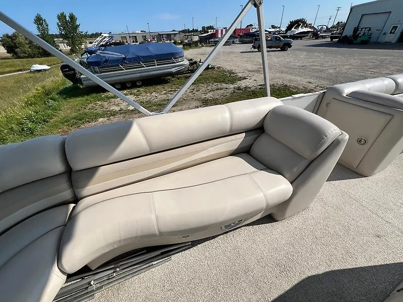 Slide: The Image of 2005 Crest 25 Savannah boat interior with beige seating, outdoor setting. - 14