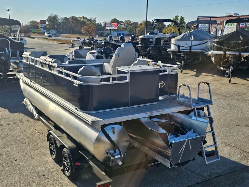 Slide: The Image of Tahoe 2180 Sport Fish and Cruise 2025 - 3