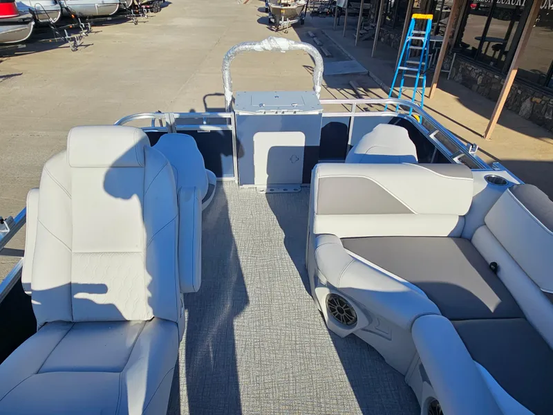 Slide: The Image of Tahoe 2180 Sport Fish and Cruise 2025 - 6