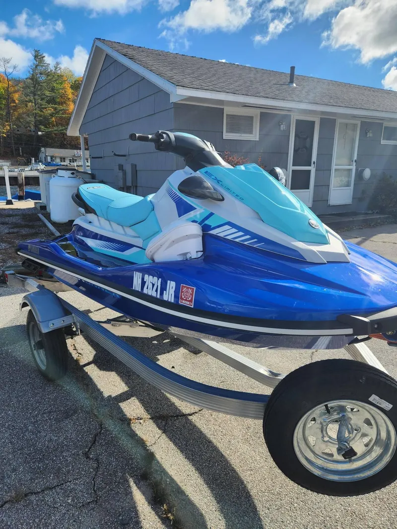 Slide: The Image of Waverunner EX LIMITED 2022 - 3