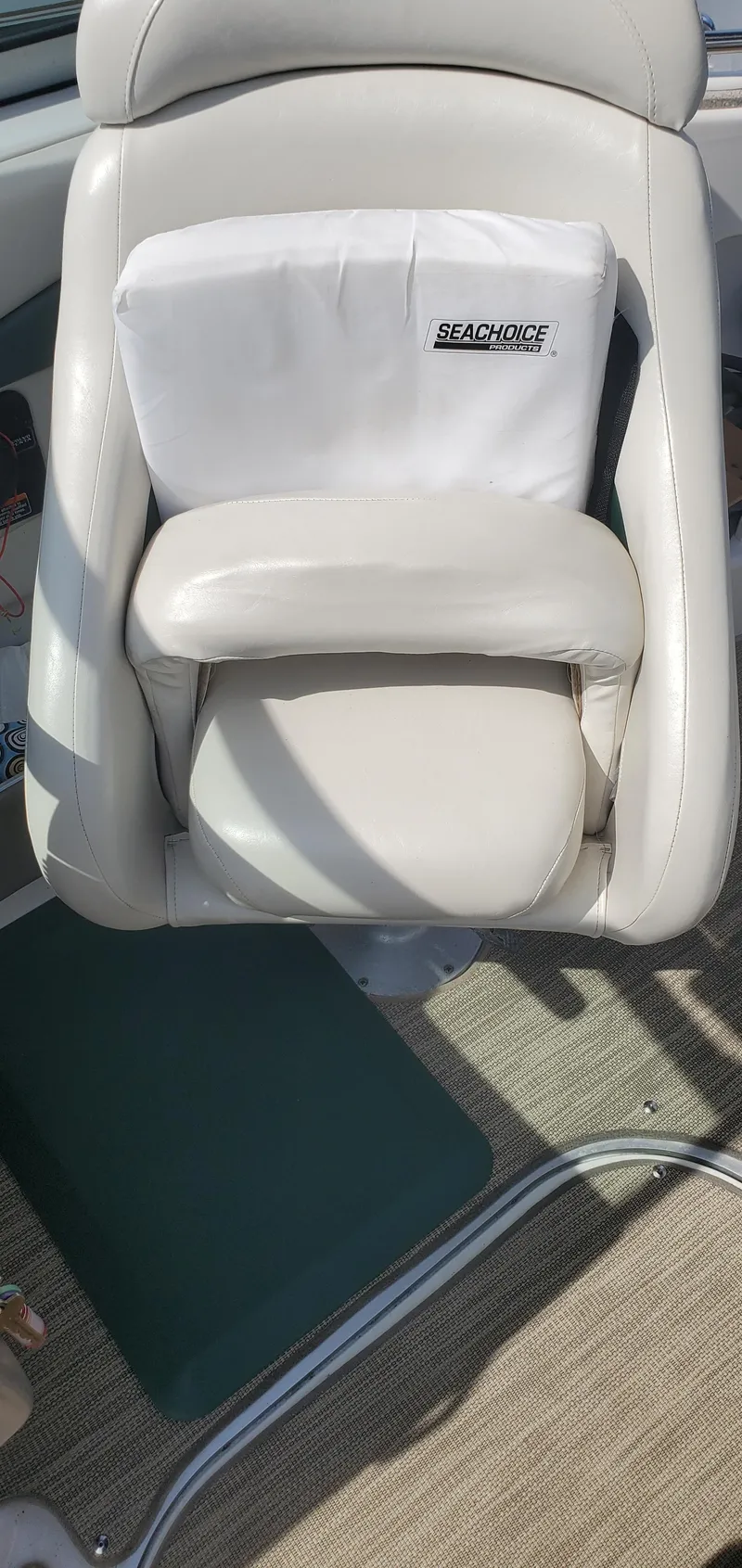 Slide: The Image of 2002 Four Winns 240 Horizon boat seat with white cushion and Seachoice logo. - 6