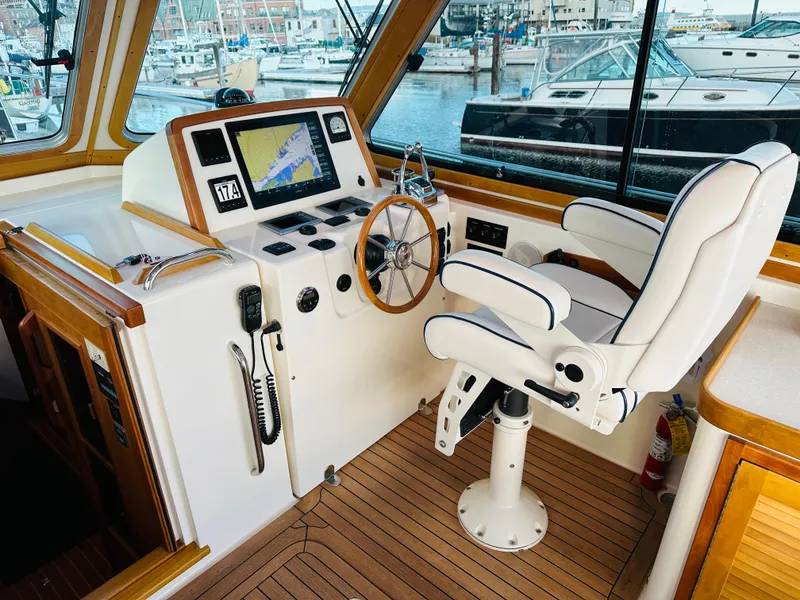 Slide: The Image of 2009 Sabre 42 Hardtop Express helm with navigation system and captain's chair. - 15