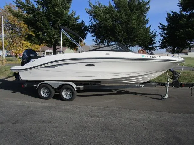 The Image of 2021 Sea Ray 210 SPX boat on trailer, parked outdoors. - 1