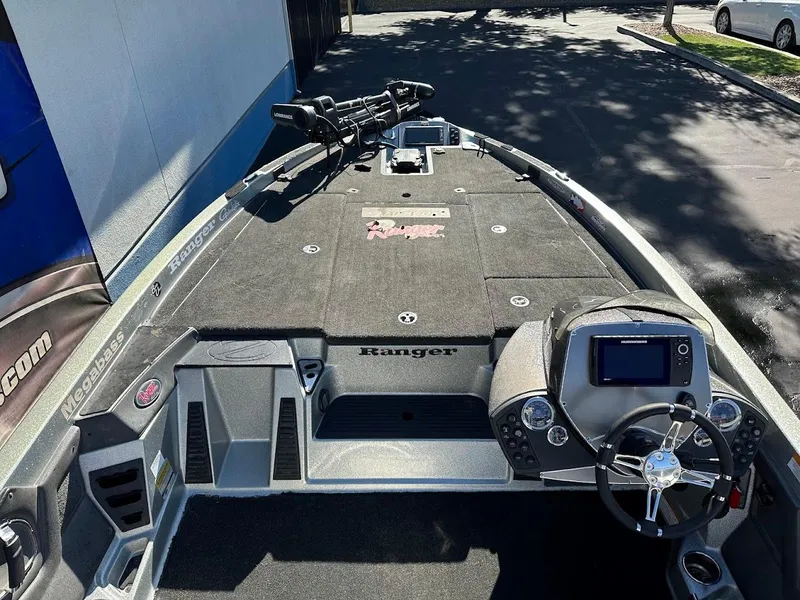 Slide: The Image of 2017 Ranger Z518 boat interior with steering wheel and control panel. - 16