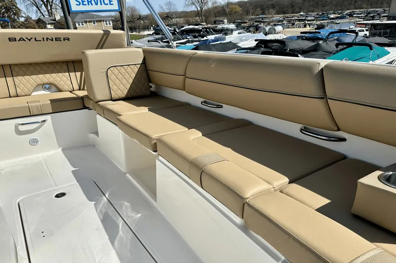 Slide: The Image of Bayliner D20I 2025 - 10