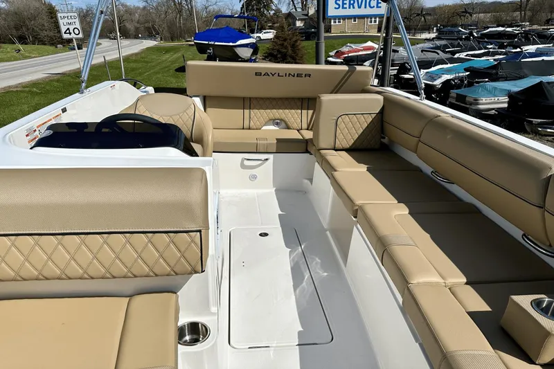 Slide: The Image of Bayliner D20I 2025 - 11