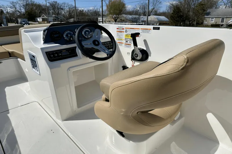 Slide: The Image of Bayliner D20I 2025 - 14