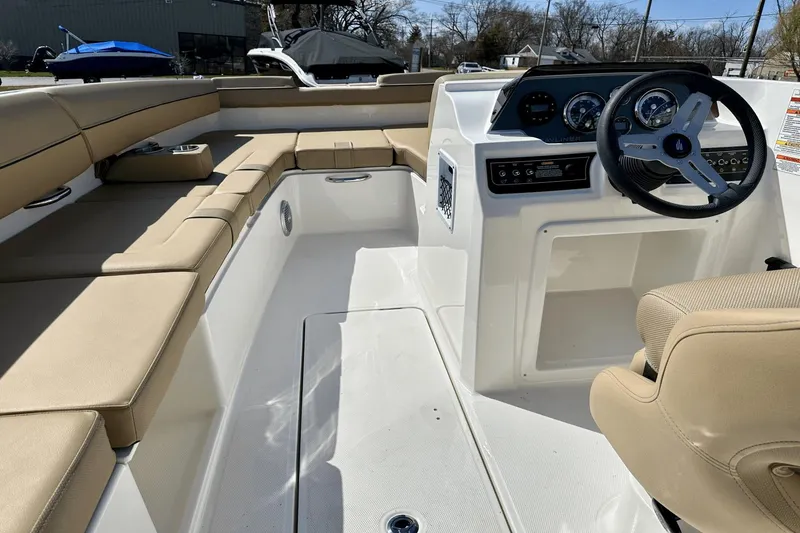 Slide: The Image of Bayliner D20I 2025 - 15