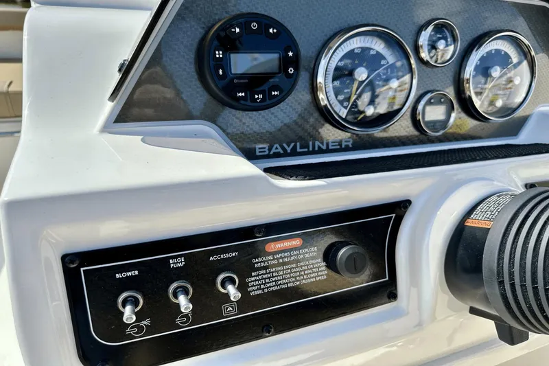 Slide: The Image of Bayliner D20I 2025 - 18