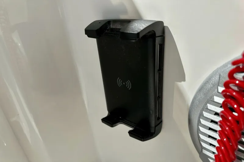 Slide: The Image of Bayliner D20I 2025 - 20