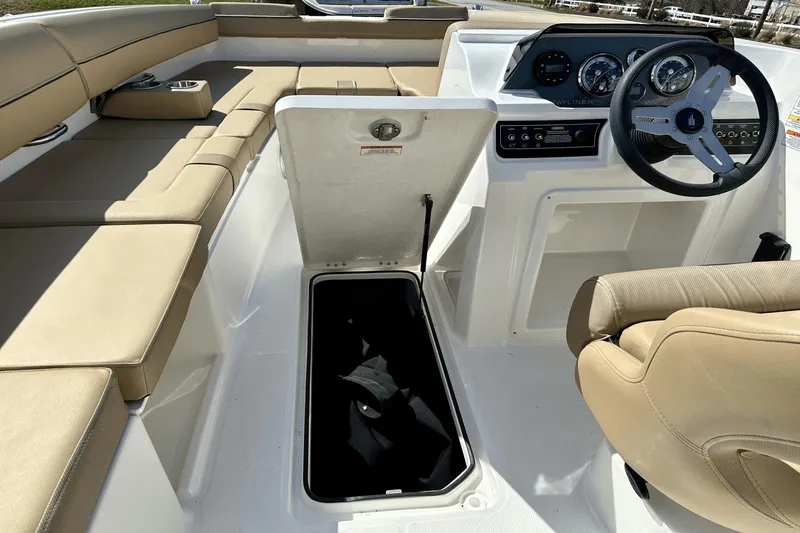 Slide: The Image of Bayliner D20I 2025 - 21