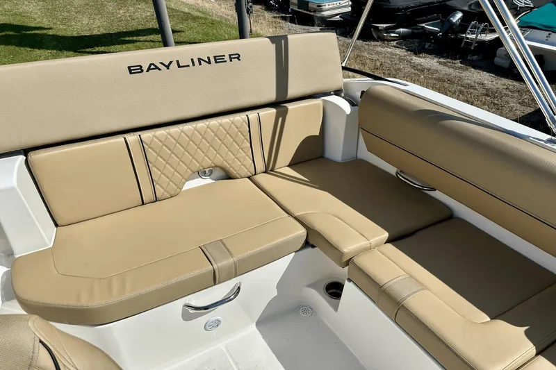 Slide: The Image of Bayliner D20I 2025 - 23