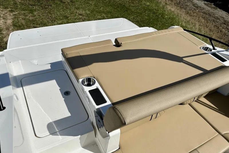 Slide: The Image of Bayliner D20I 2025 - 26