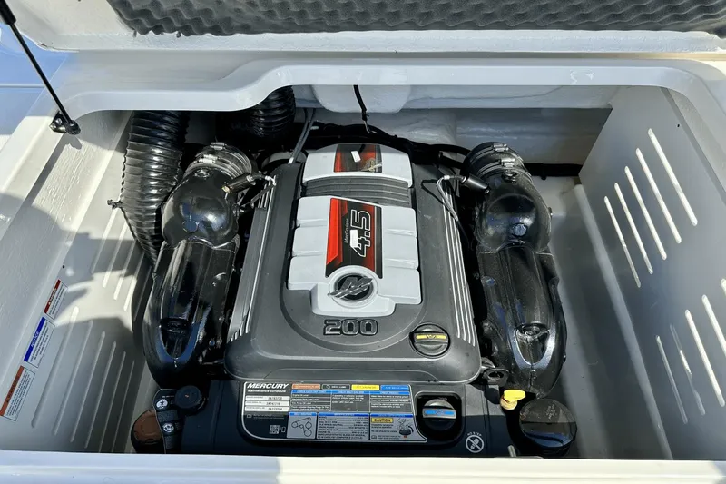 Slide: The Image of Bayliner D20I 2025 - 35