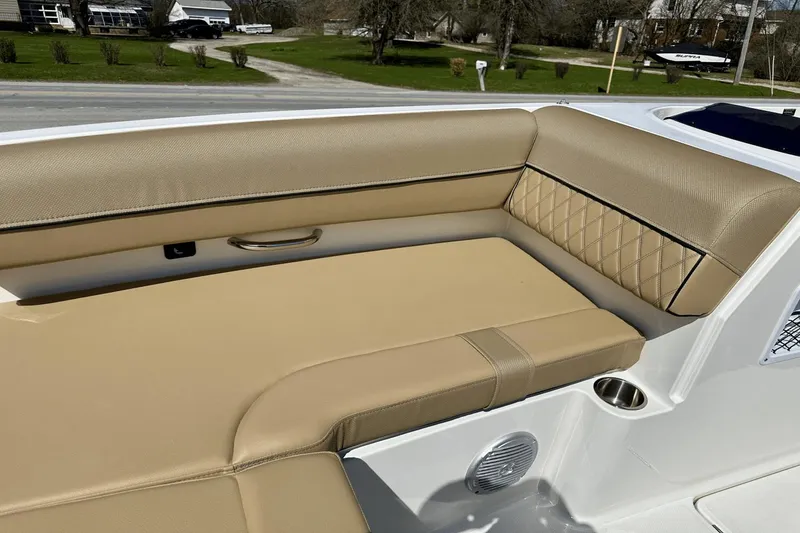 Slide: The Image of Bayliner D20I 2025 - 7