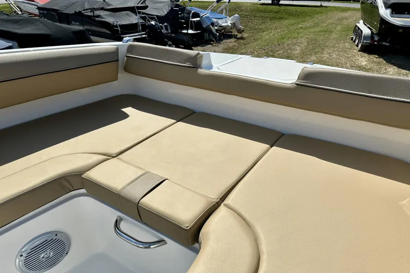 Slide: The Image of Bayliner D20I 2025 - 8