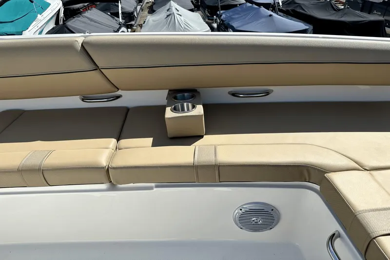 Slide: The Image of Bayliner D20I 2025 - 9