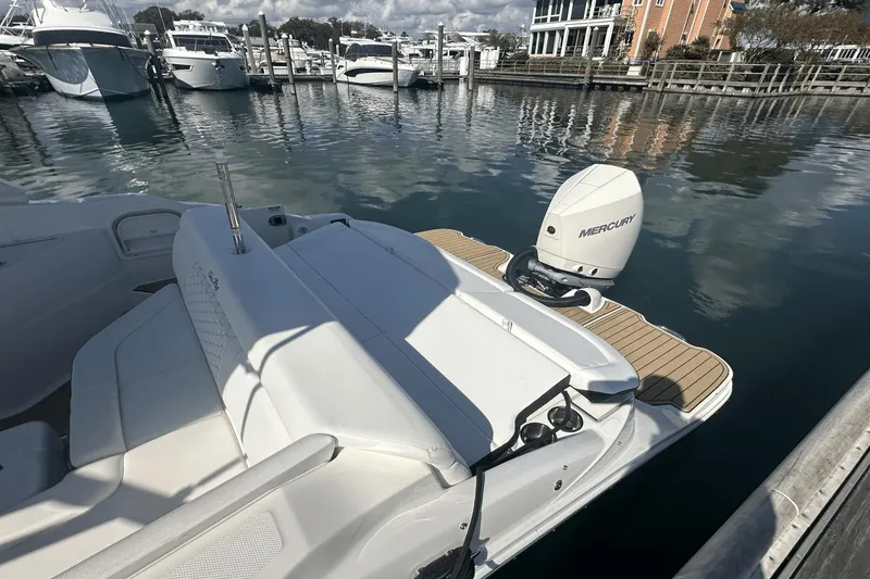 Slide: The Image of Sea Ray 270 SDX Outboard 2023 - 11