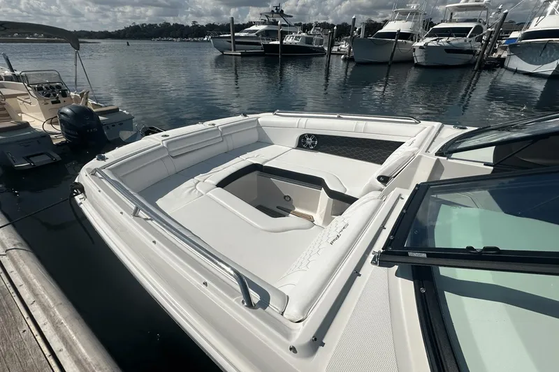 Slide: The Image of Sea Ray 270 SDX Outboard 2023 - 12