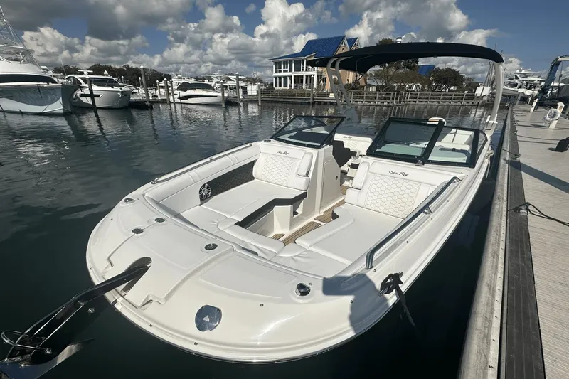 Slide: The Image of Sea Ray 270 SDX Outboard 2023 - 13