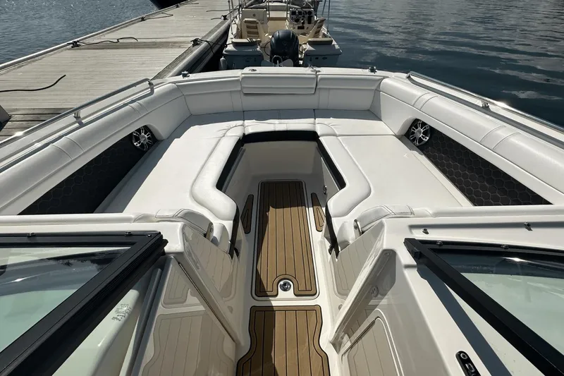 Slide: The Image of Sea Ray 270 SDX Outboard 2023 - 15
