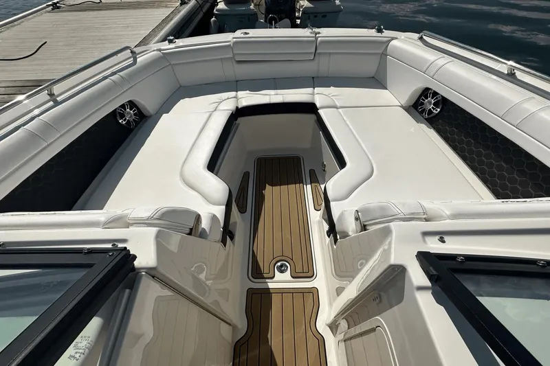 Slide: The Image of Sea Ray 270 SDX Outboard 2023 - 16