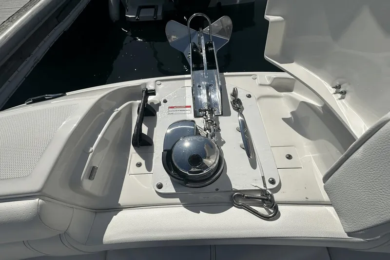 Slide: The Image of Sea Ray 270 SDX Outboard 2023 - 17