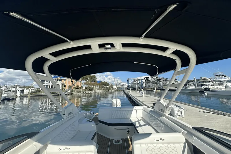 Slide: The Image of Sea Ray 270 SDX Outboard 2023 - 18