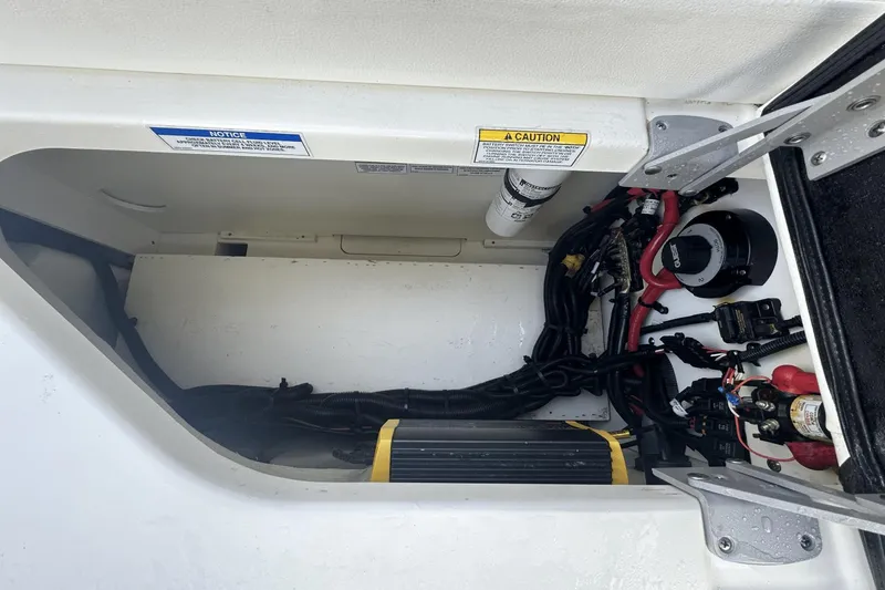 Slide: The Image of Sea Ray 270 SDX Outboard 2023 - 23