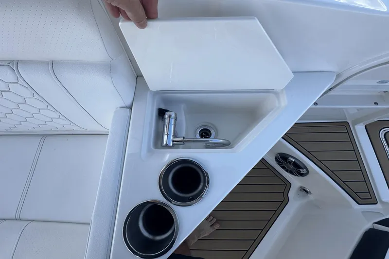 Slide: The Image of Sea Ray 270 SDX Outboard 2023 - 24