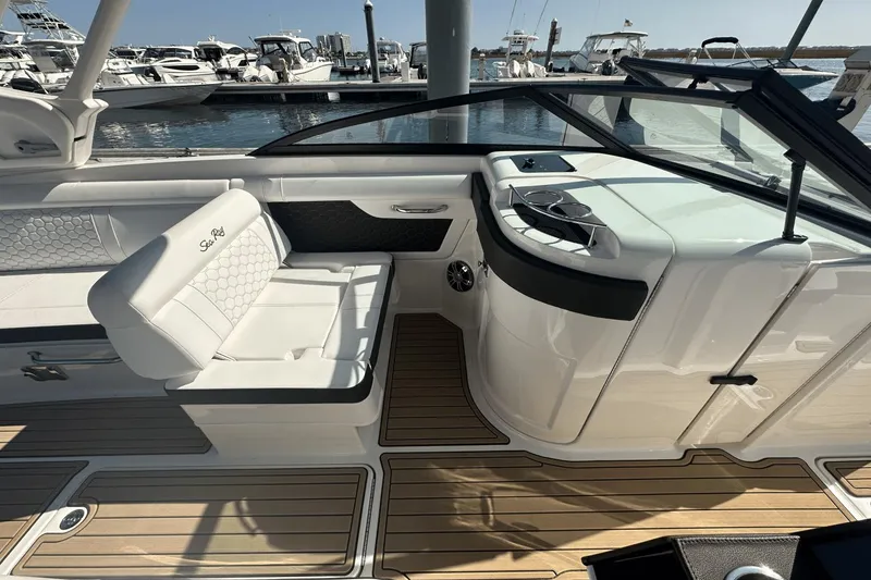 Slide: The Image of Sea Ray 270 SDX Outboard 2023 - 29