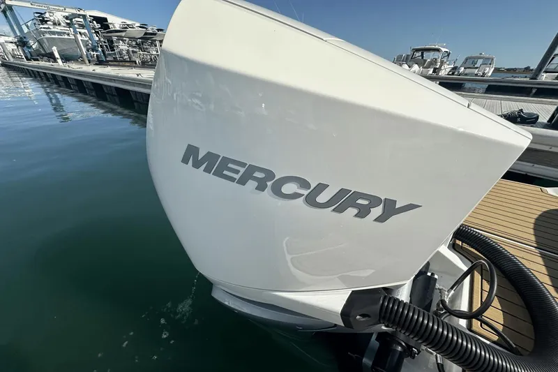 Slide: The Image of Sea Ray 270 SDX Outboard 2023 - 33