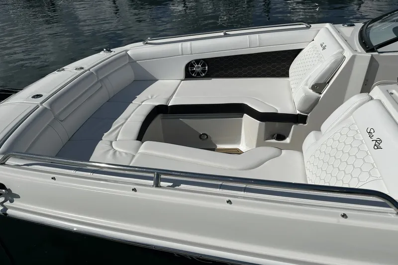 Slide: The Image of Sea Ray 270 SDX Outboard 2023 - 37