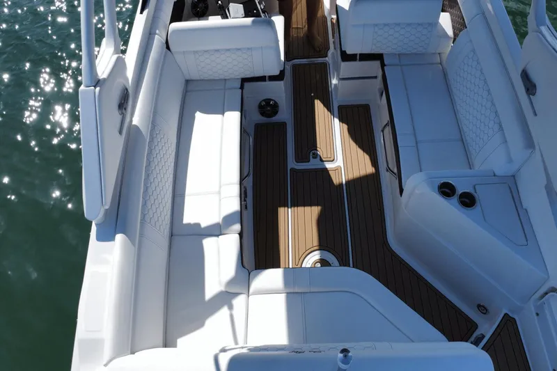 Slide: The Image of Sea Ray 270 SDX Outboard 2023 - 38