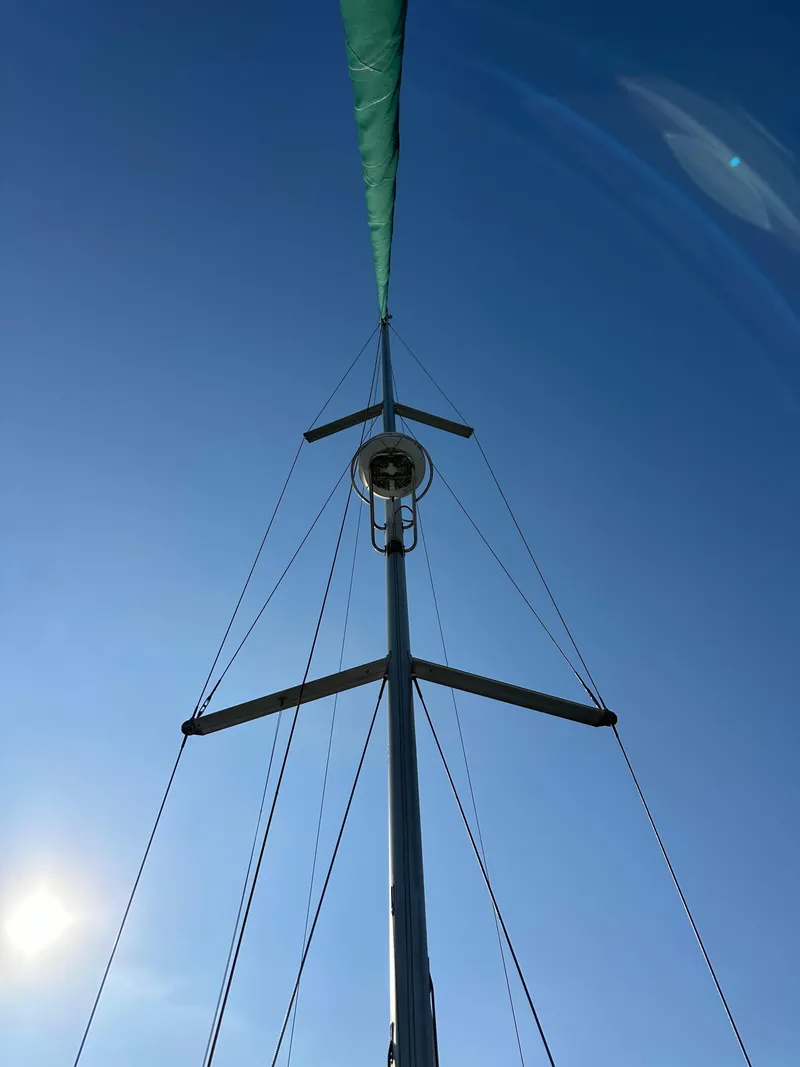 Slide: The Image of Mast of 2011 Beneteau Oceanis 40 sailboat against clear blue sky. - 20