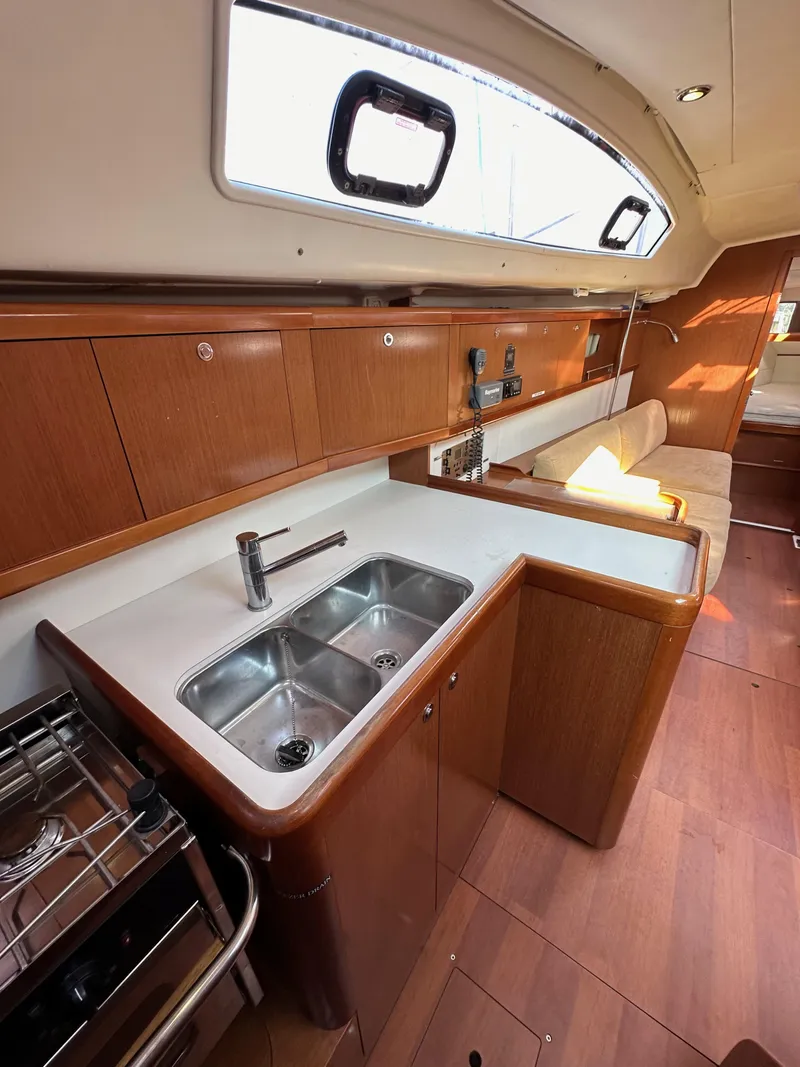 Slide: The Image of Beneteau Oceanis 40 2011 - 56